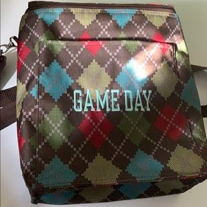 Thirty-one shoulder cooler